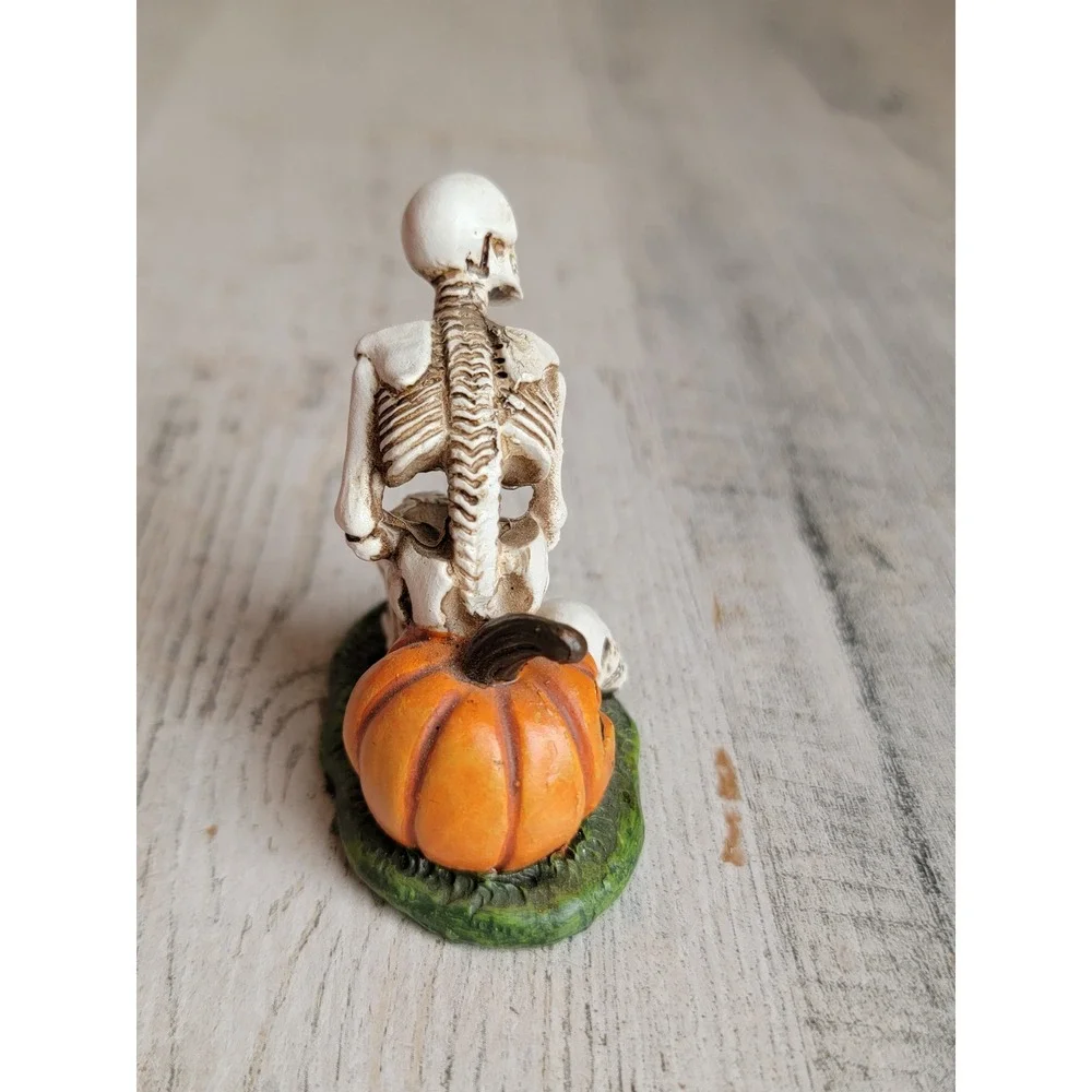 Halloween village sitting skeleton jack O'Lantern skull accessory bones